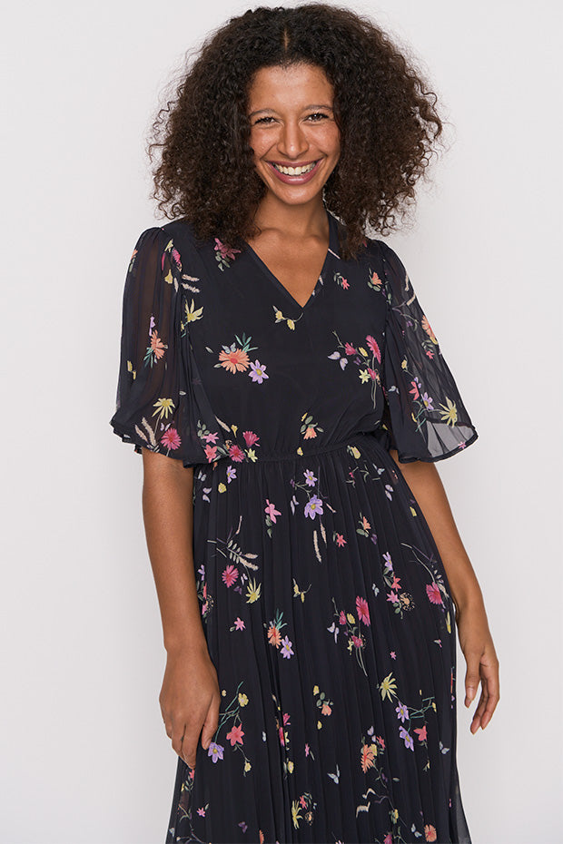 Meadow floral best sale pleated wrap dress